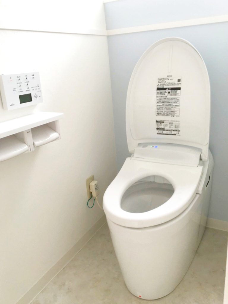 南砺市 白を基調としたトイレ改修工事【10074】