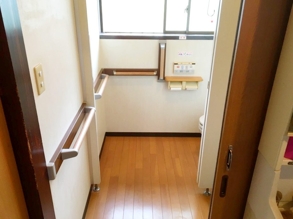 砺波市 トイレ手すり設置工事【10050】