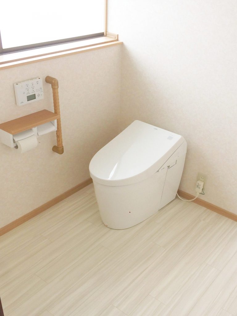 南砺市 トイレ改修、フローリング貼工事【10048】