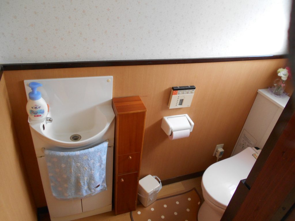 南砺市 白を基調としたトイレ改修工事【10074】