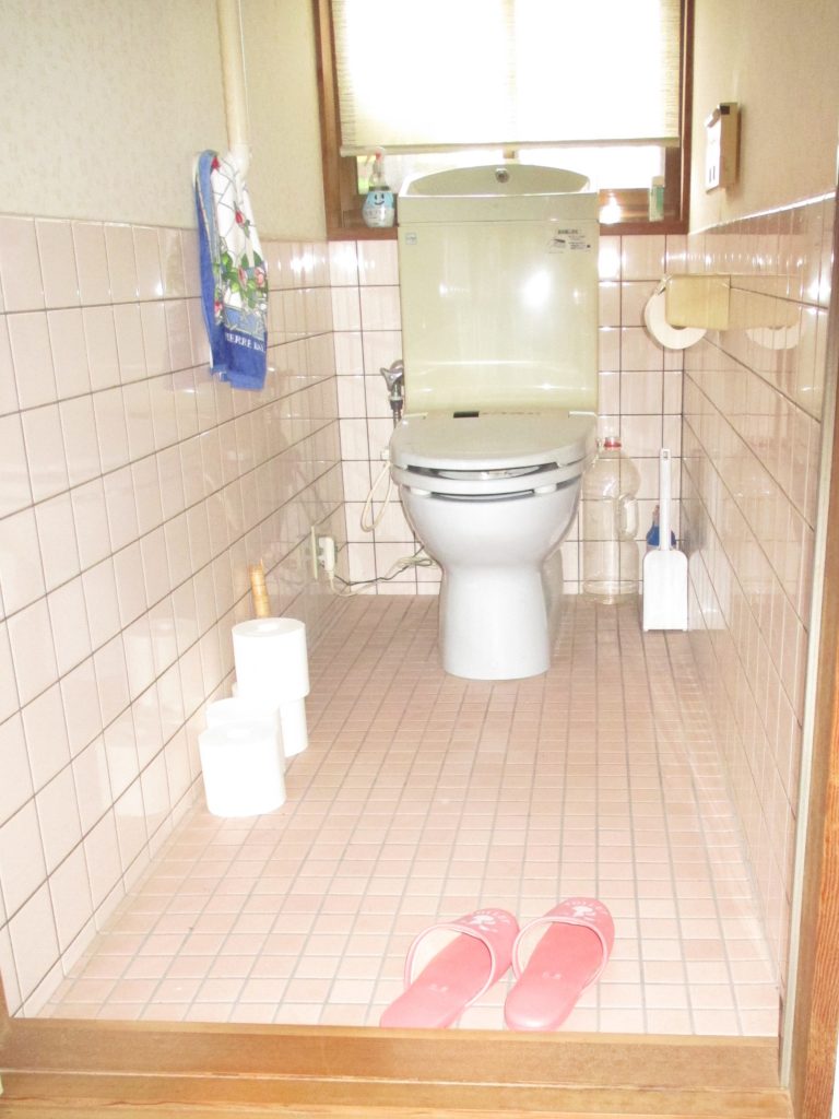 トイレ改修工事(タイルから壁紙仕様へ)【10103】
