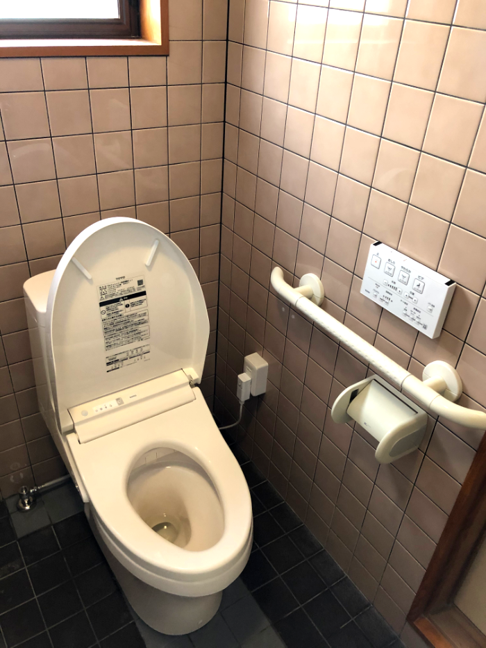 南砺市 トイレ改修工事(和式→洋式)【10110】