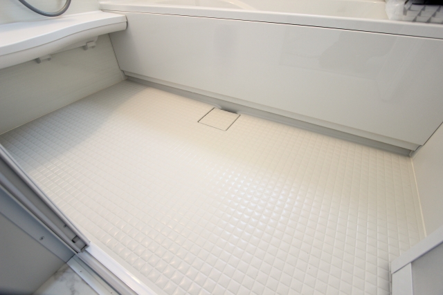 【リフォームしたい方必見！】風呂の床の特徴を紹介！【断熱性、清掃性】