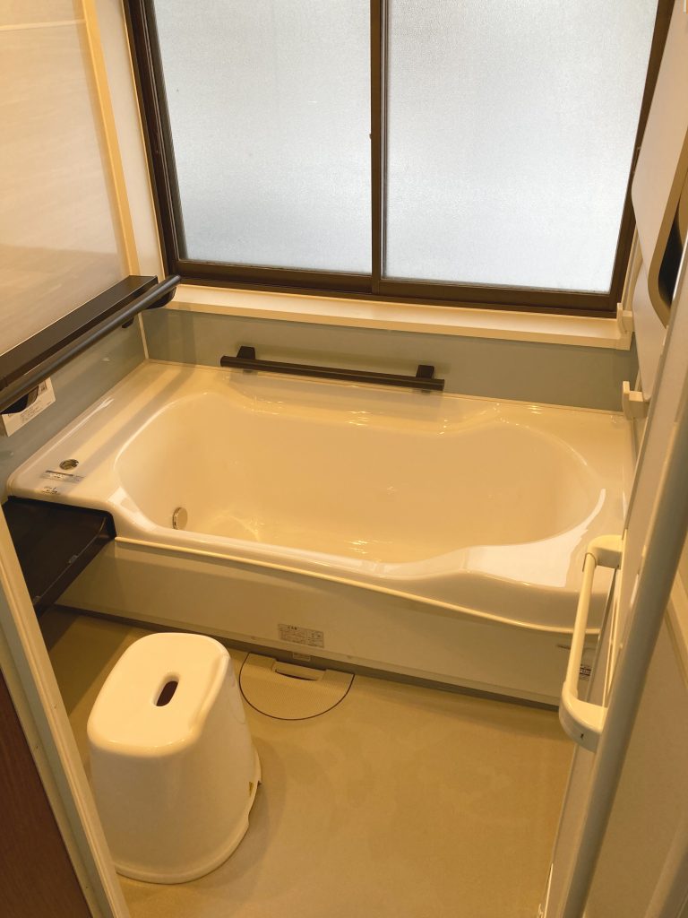 砺波市 浴室リフォーム、エコキュート設置【10163】