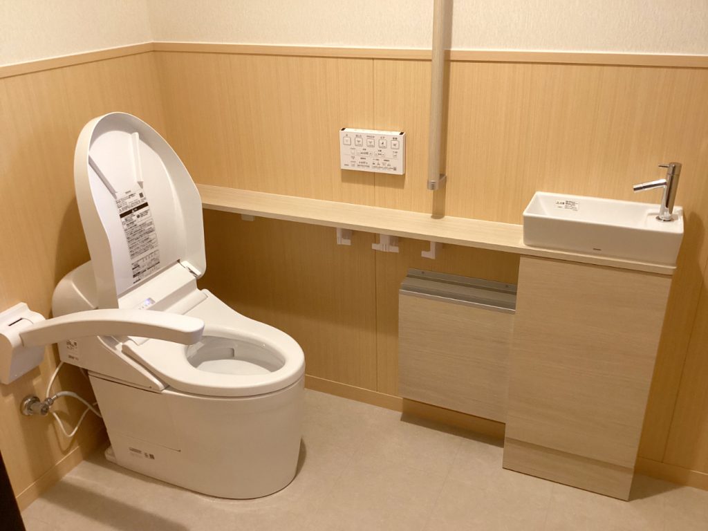 広々トイレ空間へのリフォームと内窓設置【10192】