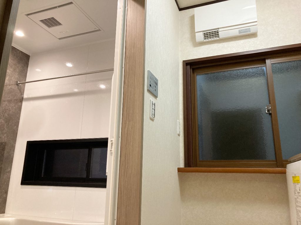 窓の大きさを変えたお風呂リフォーム【10203】