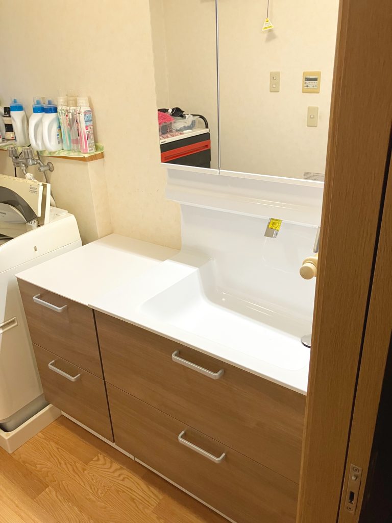 【射水市施工例】水漏れが発生してブヨブヨになってしまった洗面台の取替【10241】