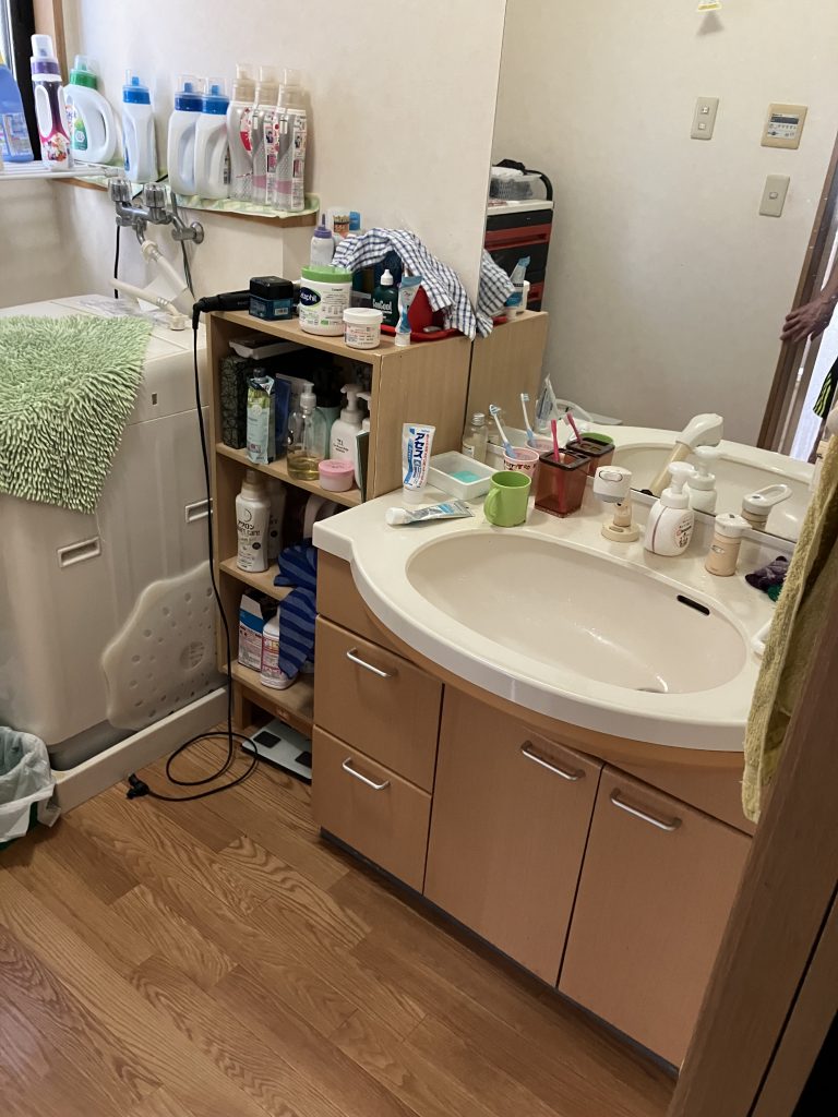【射水市施工例】水漏れが発生してブヨブヨになってしまった洗面台の取替【10241】