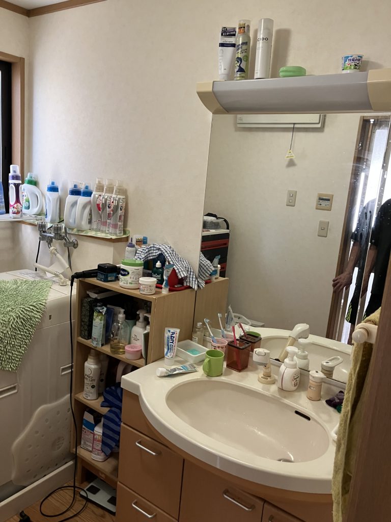 【射水市施工例】水漏れが発生してブヨブヨになってしまった洗面台の取替【10241】